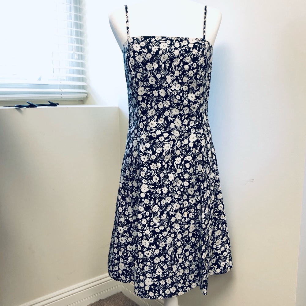 Ann Taylor size 6, Black & White, Floral Sundress